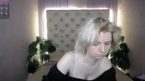 Snapshot of lena_paulles chatting on 12/06/24, 04:03 Lena online show from 12/06/24, 04:03