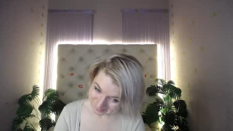 Snapshot of lena_paulles chatting on 01/10/25, 04:01 Lena online show from 01/10/25, 04:01