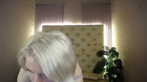 Snapshot of lena_paulles chatting on 01/29/25, 02:53 Lena online show from 01/29/25, 02:53