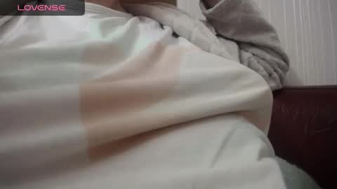 Snapshot of lenagolden chatting on 02/13/25, 10:11 lenagolden online show from 02/13/25, 10:11