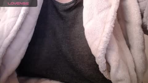 Snapshot of lenagolden chatting on 10/18/25, 09:54 lenagolden online show from 10/18/25, 09:54