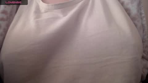 Snapshot of lenagolden chatting on 02/04/26, 10:43 lenagolden online show from 02/04/26, 10:43