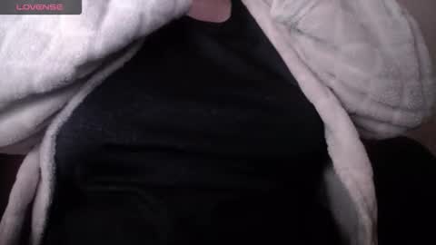 Snapshot of lenagolden chatting on 03/04/26, 11:38 lenagolden online show from 03/04/26, 11:38