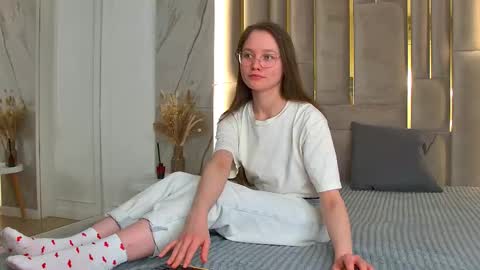 Lenesse online show from 03/18/26, 09:23