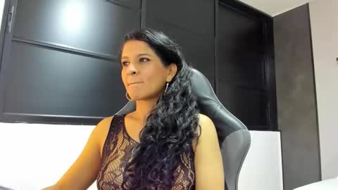 Snapshot of lenna_rosse_ chatting on 10/10/25, 02:43 L E N N A online show from 10/10/25, 02:43