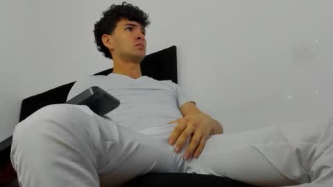 Snapshot of leo183877 chatting on 02/25/26, 11:53 leo183877 online show from 02/25/26, 11:53