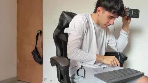 Leo Jones online show from 11/14/25, 04:28