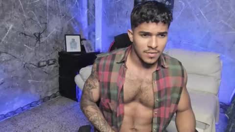 Leo independent model online show from 10/31/25, 12:33