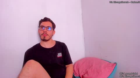 Snapshot of leoandviolet chatting on 01/10/25, 05:13 Carlos  Alissa. Help us to reach 100 likes  online show from 01/10/25, 05:13