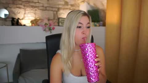 leokitty  online show from 11/18/25, 02:10