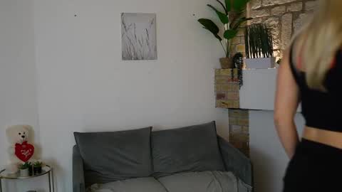 leokitty  online show from 02/10/26, 01:59