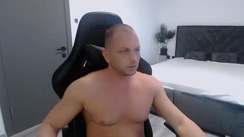 Leo online show from 10/19/25, 11:11