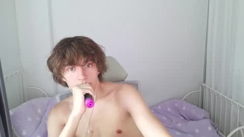 Snapshot of leon_heart666 chatting on 06/08/26, 12:47 Leon online show from 06/08/26, 12:47