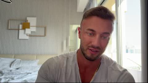 Snapshot of leon_lovefitness chatting on 07/12/26, 12:51 Leon online show from 07/12/26, 12:51