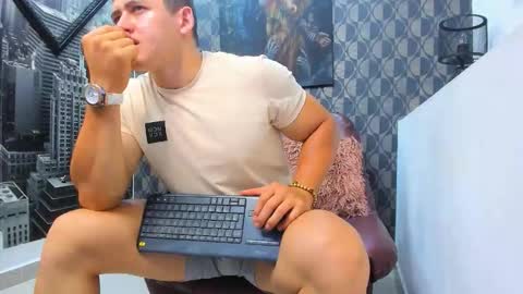 Leon Smoron online show from 12/15/25, 10:47