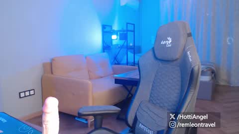 Leon online show from 03/22/26, 01:20