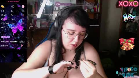 Snapshot of leona_harrison chatting on 12/10/24, 10:37 Leona Harrison online show from 12/10/24, 10:37