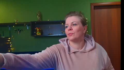 Leona tracie online show from 04/29/26, 07:42