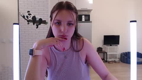 Leonaalove online show from 04/15/26, 08:10