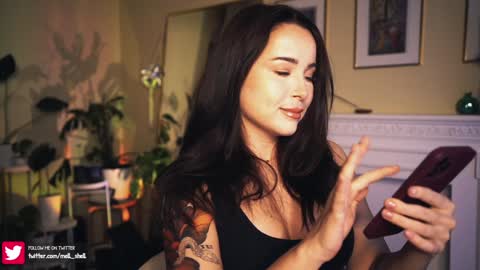 Snapshot of leonamell chatting on 12/06/24, 08:18 Leo online show from 12/06/24, 08:18