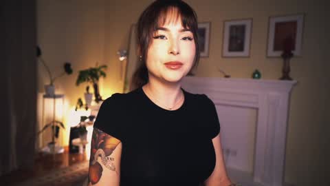 Snapshot of leonamell chatting on 01/04/25, 11:38 Leo online show from 01/04/25, 11:38