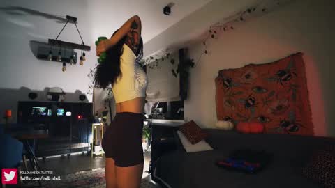 Snapshot of leonamell chatting on 09/29/25, 10:25 Leo online show from 09/29/25, 10:25