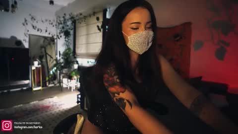 Snapshot of leonamell chatting on 10/08/25, 01:36 Leo online show from 10/08/25, 01:36