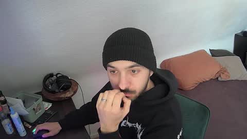 Snapshot of leonardo_grande chatting on 02/02/26, 01:10 Leonardo online show from 02/02/26, 01:10