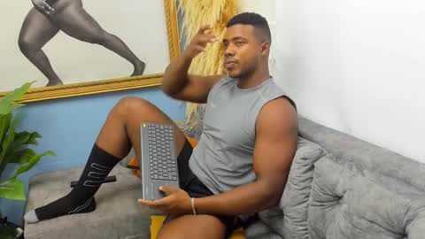 Leandro jones online show from 11/17/25, 11:49