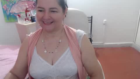 leonela   online show from 10/14/25, 02:45