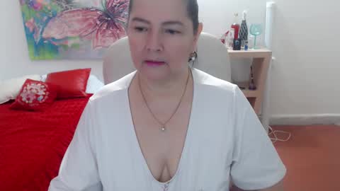 leonela   online show from 02/10/26, 12:59