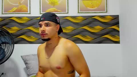 Snapshot of leonhotx chatting on 03/16/26, 12:09 Leon online show from 03/16/26, 12:09