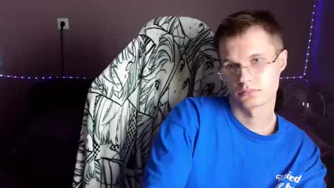 Snapshot of leonnextdoor chatting on 12/29/24, 09:39 Leon online show from 12/29/24, 09:39