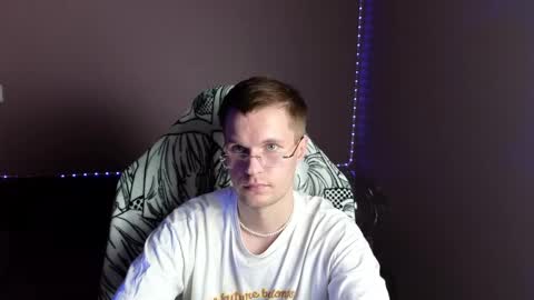 Snapshot of leonnextdoor chatting on 01/02/25, 12:57 Leon online show from 01/02/25, 12:57