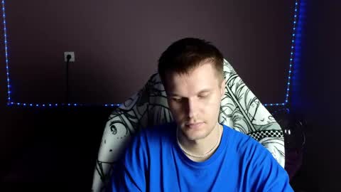 Snapshot of leonnextdoor chatting on 01/03/25, 11:35 Leon online show from 01/03/25, 11:35