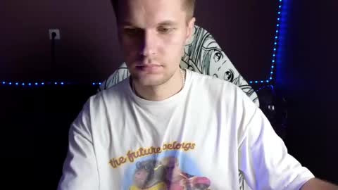 Snapshot of leonnextdoor chatting on 01/04/25, 03:49 Leon online show from 01/04/25, 03:49