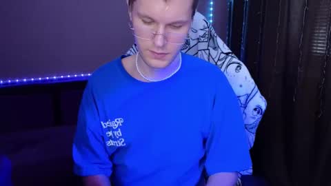 Snapshot of leonnextdoor chatting on 01/10/25, 05:47 Leon online show from 01/10/25, 05:47