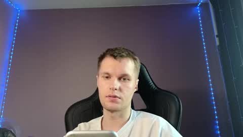 Snapshot of leonnextdoor chatting on 03/06/25, 09:58 Leon online show from 03/06/25, 09:58