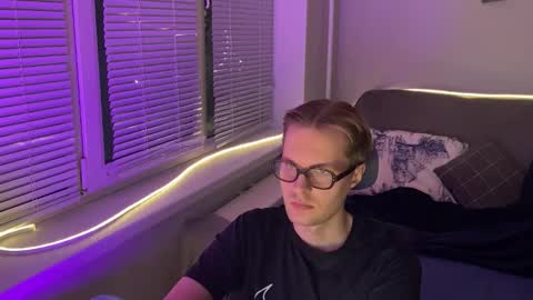 Snapshot of leonnextdoor chatting on 01/08/26, 11:45 Leon online show from 01/08/26, 11:45