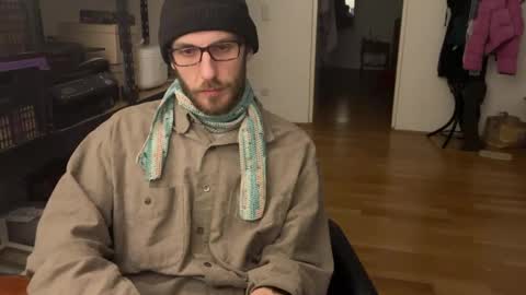 Snapshot of leonvampire chatting on 01/27/25, 08:39 Leon online show from 01/27/25, 08:39