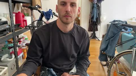 Snapshot of leonvampire chatting on 09/11/25, 08:58 Leon online show from 09/11/25, 08:58