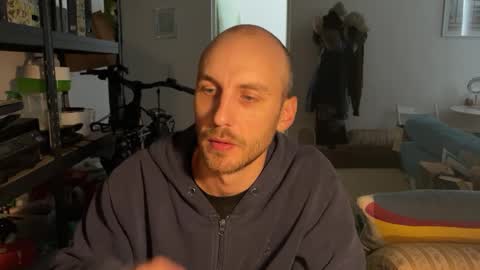 Snapshot of leonvampire chatting on 10/13/25, 12:05 Leon online show from 10/13/25, 12:05