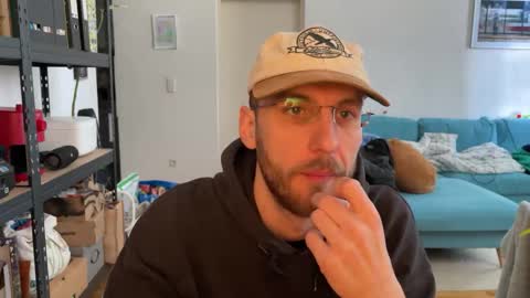 Leon online show from 03/23/26, 11:03