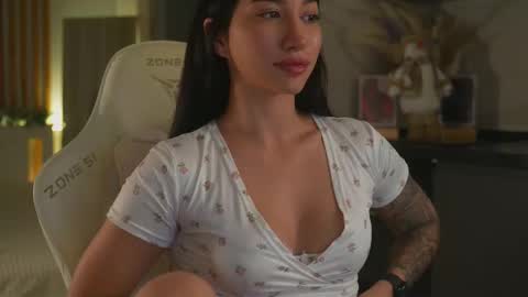 Leora online show from 11/24/25, 05:23