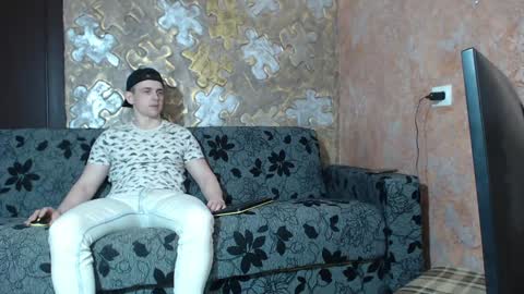 Snapshot of leoroman chatting on 12/24/24, 10:01 leoroman online show from 12/24/24, 10:01