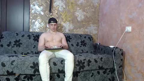 Snapshot of leoroman chatting on 02/16/25, 03:48 leoroman online show from 02/16/25, 03:48