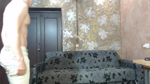 Snapshot of leoroman chatting on 09/12/25, 04:29 leoroman online show from 09/12/25, 04:29