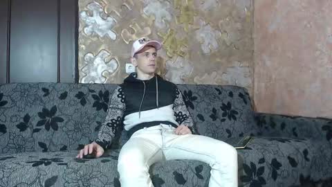 Snapshot of leoroman chatting on 10/25/25, 09:06 leoroman online show from 10/25/25, 09:06