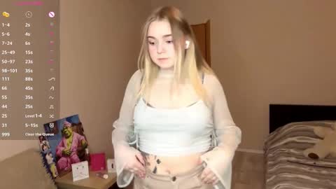 Hello everyone Im Lora Its my first day Were going to have fun together online show from 01/31/26, 07:56