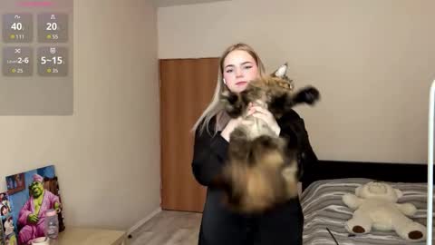 Hello everyone Im Lora Its my first day Were going to have fun together online show from 02/19/26, 05:36